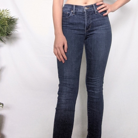 Blue Levi's Mid-Rise Skinny Jeans - Picture 5 of 5